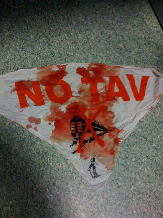 Dessus : "Non au TGV"