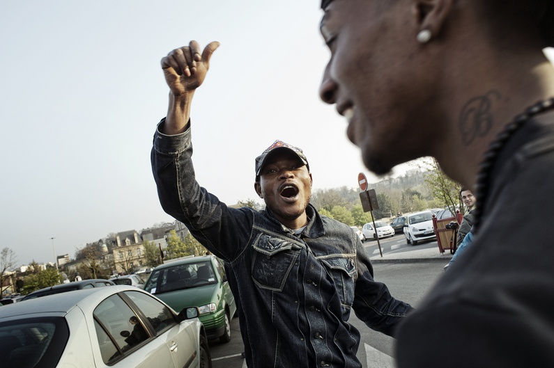 Entusiasmo a Creil, durante la visita di François Hollande, 6 aprile 2012