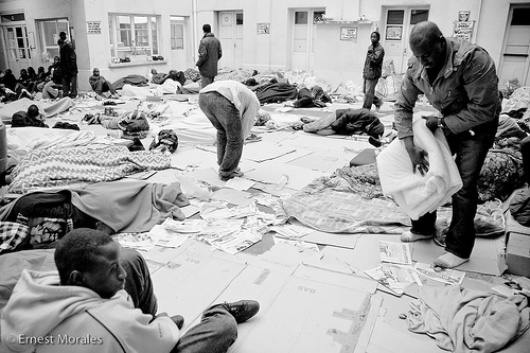 Inmigrantes ocupando la Bourse de Travail de París el 12 de mayo pasado (Foto, Neno/flickr)