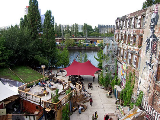 “C’est comme le Disneyland de la fête”, affirme Theo Lessour – l’un des clubs les plus chaud du moment dirigé par les proprietaries du mythique Bar 25 de Berlin.