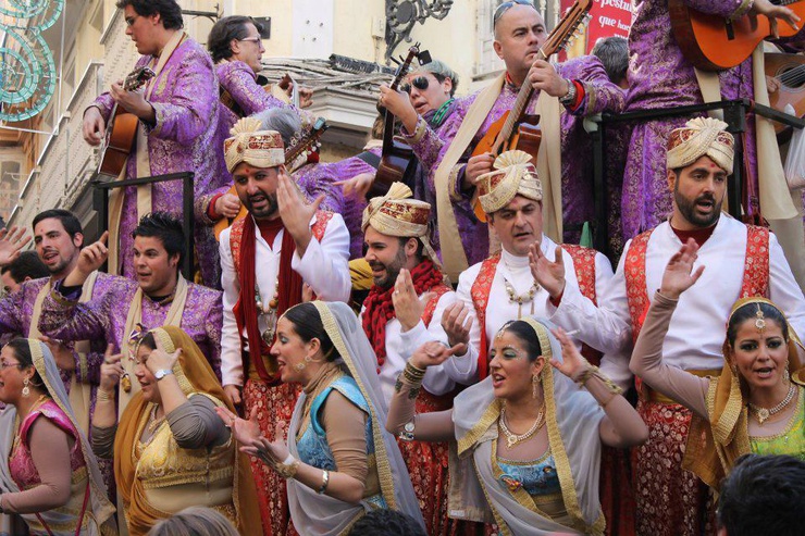Con i loro canti, sono l'espressione della protesta sociale che anima la vita di Cadice.