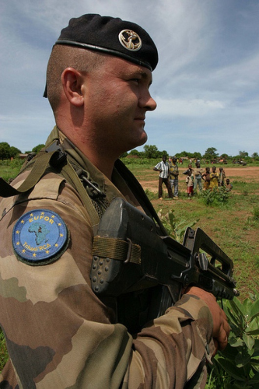 Soldado de la Eufor | Foto: hdptcar / Flickr