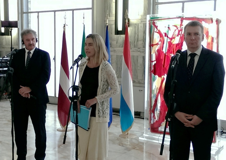 Mogherini en baggy, donc.