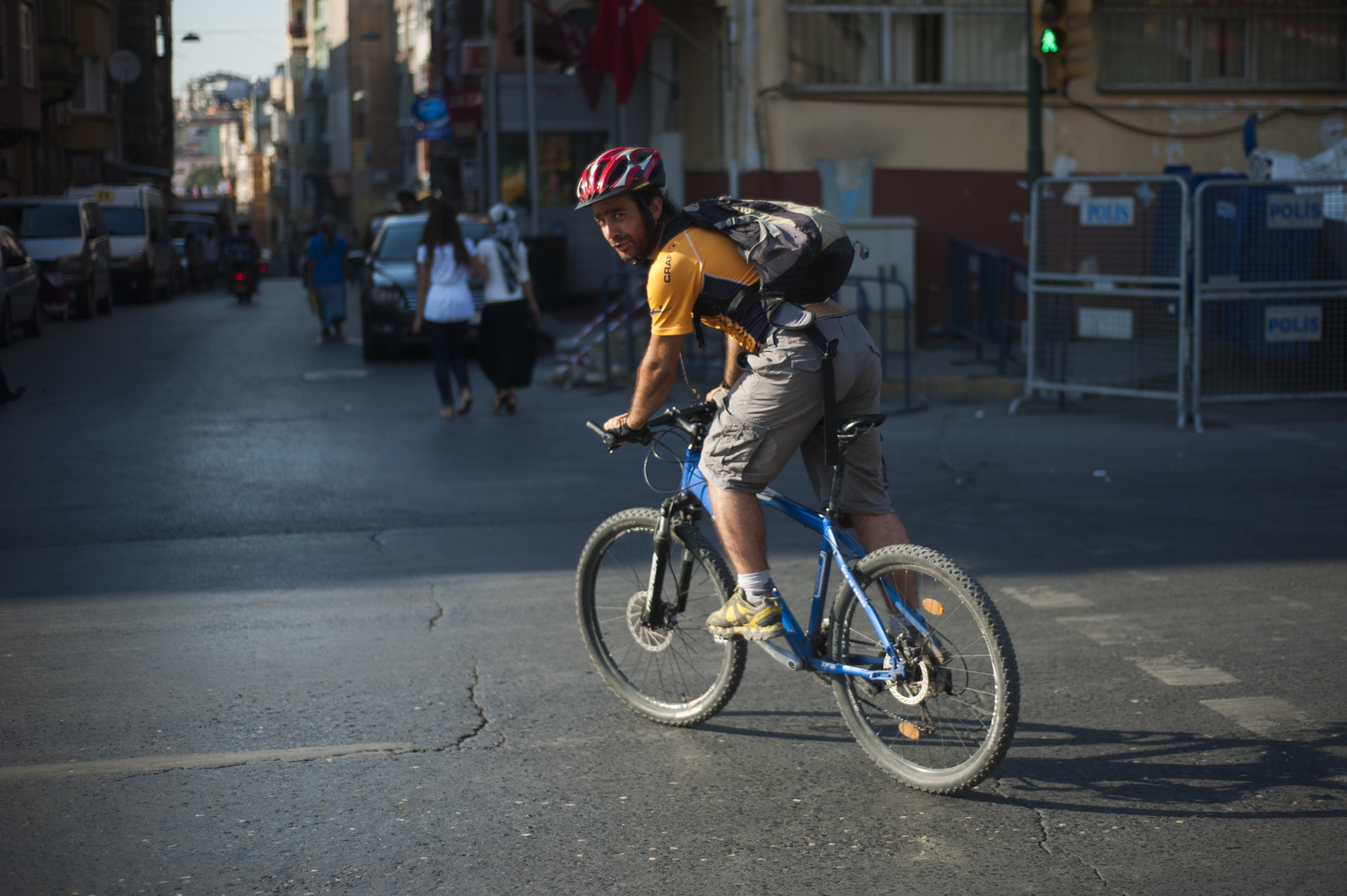 Durukan Dudu, à bicyclette
