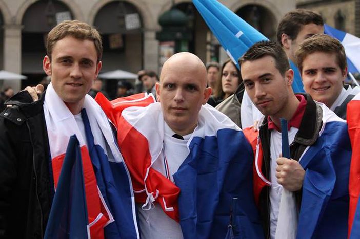 Image for Pourquoi les jeunes montent au front