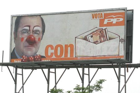 Image for Esperanza, ruido y tapas: el circo electoral en España