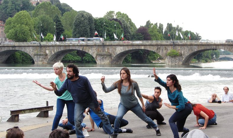 Image for Danseurs sans scène et jazz sur le fleuve. Musique et danse "off" à Turin