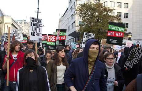Image for Pourquoi le radicalisme séduit-il la jeunesse européenne ?