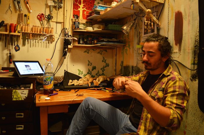 Image for Rasid, the Gipsy Marionettist: dalla guerra alla bellezza dell'arte