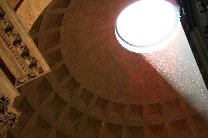 Image for ¿Sabías que el día de Pentecostés ¨llueven¨ pétalos de rosa en Roma?