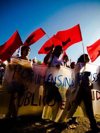 Image for Pitido de inicio: ¡balón a la izquierda! El Mundial en una casa okupa