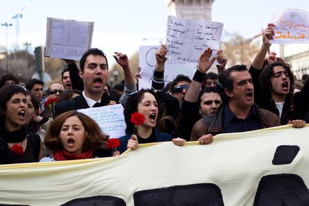 Image for Portugal se aprieta el cinturón al son de la UE