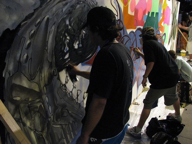 Image for 'Grafitis': ¿Es Sevilla tolerante con su 'color especial'?