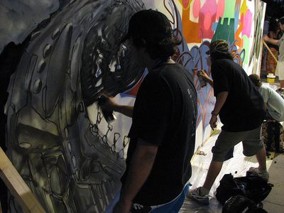 Image for 'Grafitis': ¿Es Sevilla tolerante con su 'color especial'?