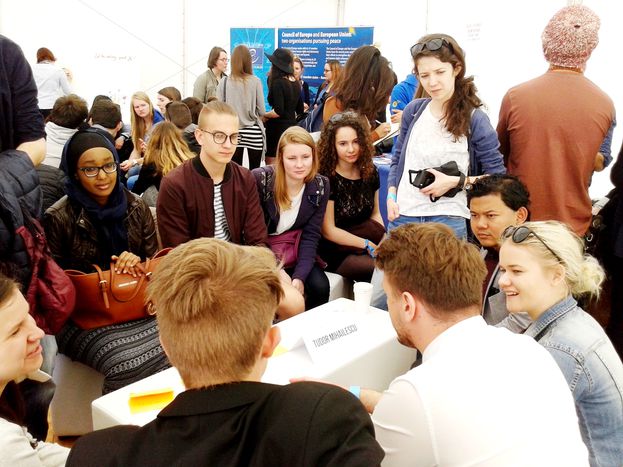 Image for Une bibliothèque vivante au EYE